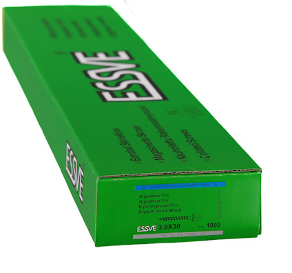 Grön kartong med texten "ESSVE" och etikett innehållande orden "Gipsskruv Trä" och dimensionerna 3.9x30.
