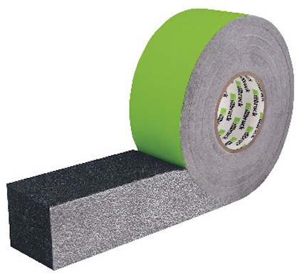 Grått och grönt fönsterdrev i skumplast på rulle med synlig ända.