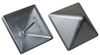 Två fyrkantiga stolphattar i aluminium med pyramidformad topp, en uppochnedvänd och en rättvänd.