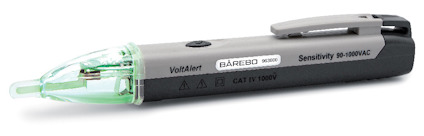 Spänningstestare i pennformat med grå och svart kropp, genomskinlig grön spets och företagets logotyp.