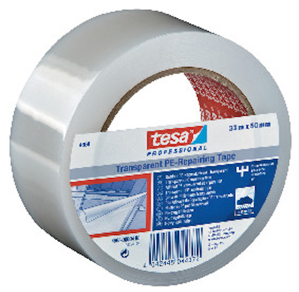 Transparent tejprulle med etikett märkt "tesa Professional Transparent PE-Repairing Tape", med text och illustrationer på etiketten.