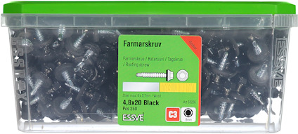 Plastlåda med grönt lock innehållande svarta farmarskruvar, etikett med text: "Farmarskruv 4,8x20 Black, 250 st".