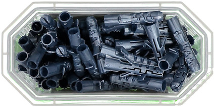 Plastplugg i en transparent låda.