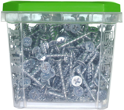 Behållare med metallskruvar och grön lock.