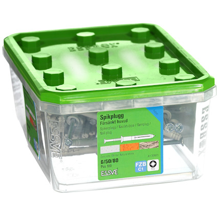 Genomskinlig plastlåda med grönt lock innehållande spikpluggar, etikett med texten "Försänkt huvud 6/50/60".