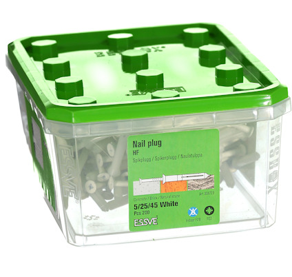 Förpackning med vita spikpluggar från ESSVE, etikett med text på flera språk.