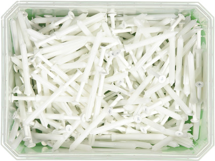 Vit plastlåda fylld med vita skruvpluggar.