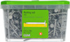 Transparent låda med grönt lock innehållande 1200 takspikar, märkt "Roofing nail FZV 2,5 x 35".