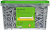 Plastlåda med galvaniserade pappspik, etikett med text: "Roofing nail, FZV, Wood, 2,5 x 40, Pcs 500, Art 7727248".