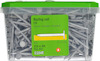Transparent plastlåda med grönt lock innehållande takspik. Etikett med texten: "Roofing nail FZV, Wood 2,5 x 50, PCS 425, Art 777249, ESSVE