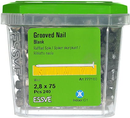 Plastförpackning med räfflade spikar, 240 st, storlek 2,8 x 75 mm, märke ESSVE. Grön lock, etikett på svenska, engelska, finska.