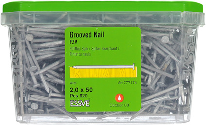Plastförpackning med 620 räfflade spikar, märkning inkluderar "Grooved Nail" och "ESSVE".