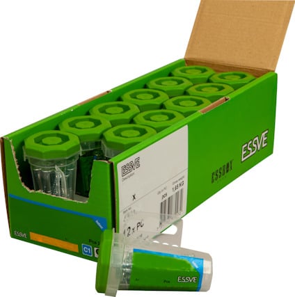 Kartong med gröna plastkoner, märkta "ESSVE", bland annat text "2 x PL".