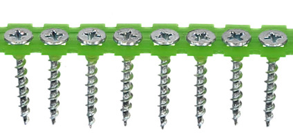 Raden visar bandade gipsskruvar med korsspårhuvuden fästa i en grön plastremsa, mot en vit bakgrund.